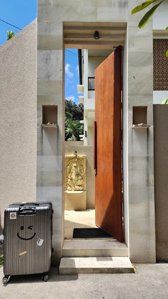 Donguri House